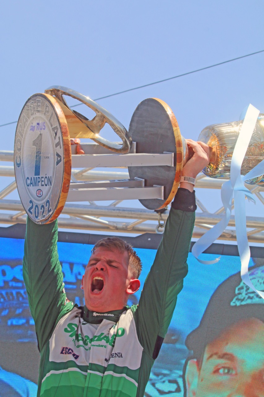 Los festejos del campeón del TC Pista en el ojo de Berna Bosco: WhatsApp Image 2022-12-11 at 13.53.24 (2).jpeg